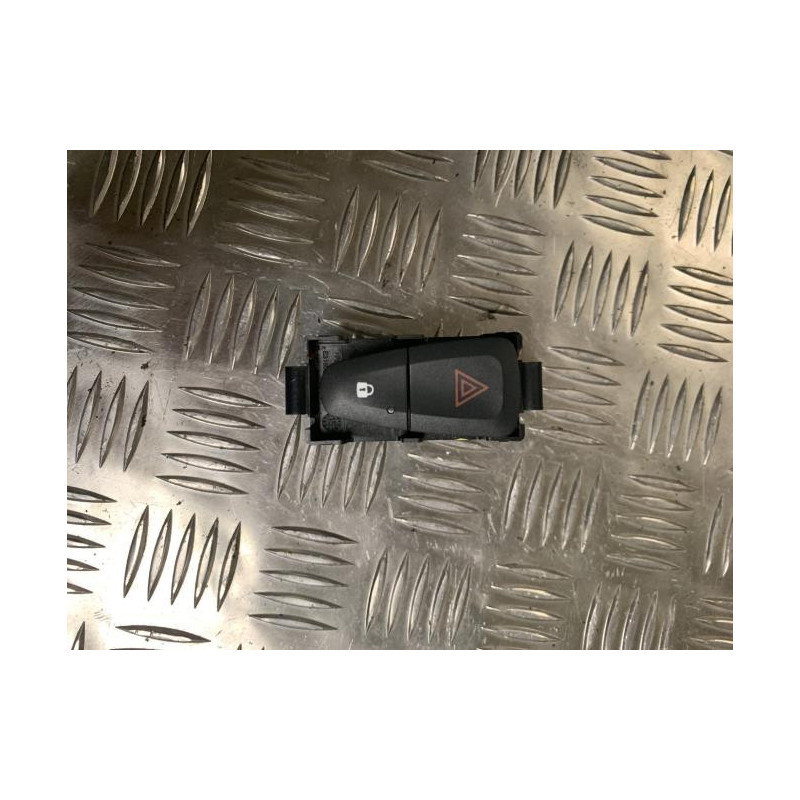 Bouton de warning RENAULT MEGANE 3 PHASE 3 BREAK d’occasion