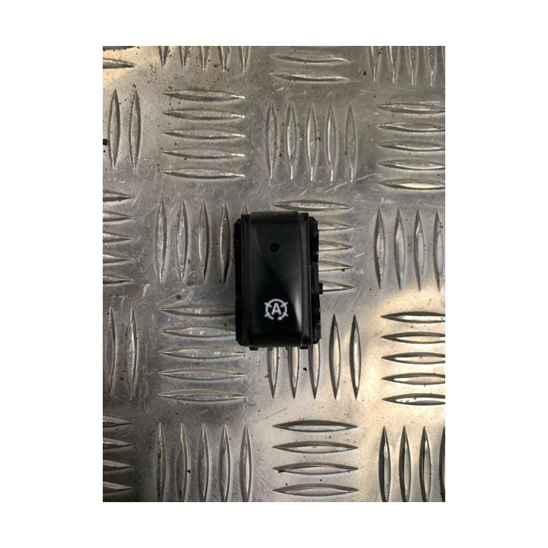 Bouton/Interrupteur RENAULT CLIO 4 PHASE 1 d’occasion