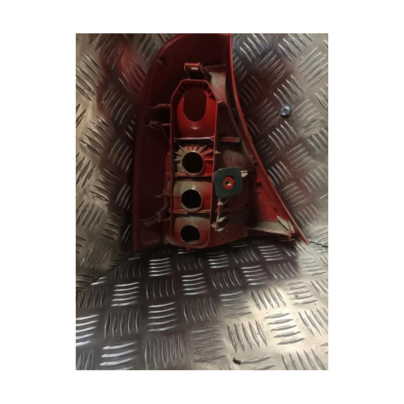 Feu arriere principal droit (feux) RENAULT CLIO 2 PHASE 1 d’occasion