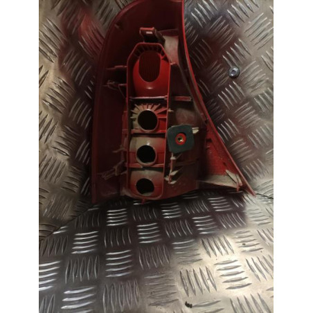 Feu arriere principal droit (feux) RENAULT CLIO 2 PHASE 1 d’occasion