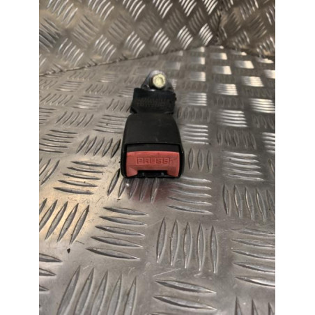 Attache ceinture arriere centrale RENAULT CLIO 1 PHASE 3 d’occasion