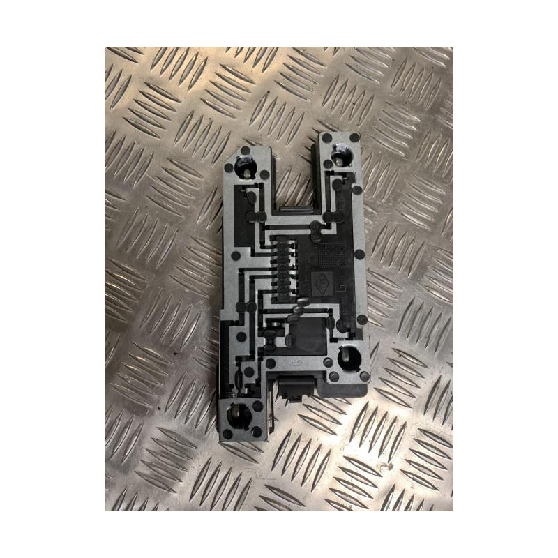 Platine feu arriere gauche RENAULT CLIO 1 PHASE 3 d’occasion