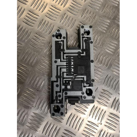 Platine feu arriere gauche RENAULT CLIO 1 PHASE 3 d’occasion