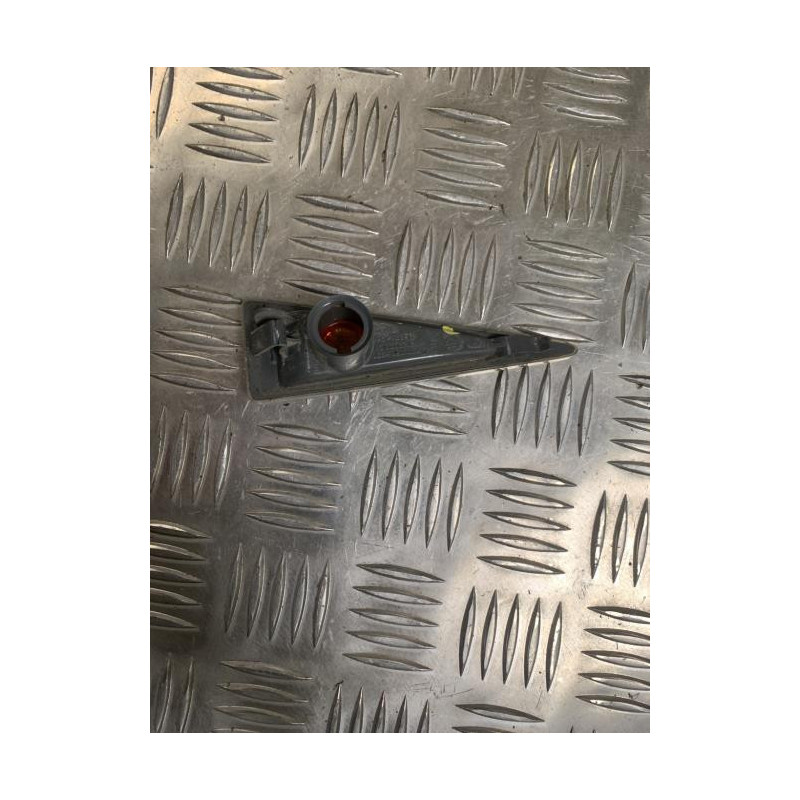 Repetiteur clignotant avant droit  (Feux) RENAULT SCENIC 2 PHASE 1 d’occasion