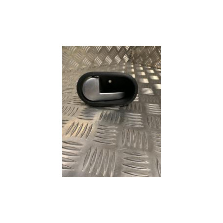 Poignee interieur avant gauche FORD FIESTA 5 PHASE 2 d’occasion