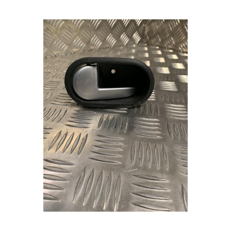 Poignee interieur avant gauche FORD FIESTA 5 PHASE 2 d’occasion