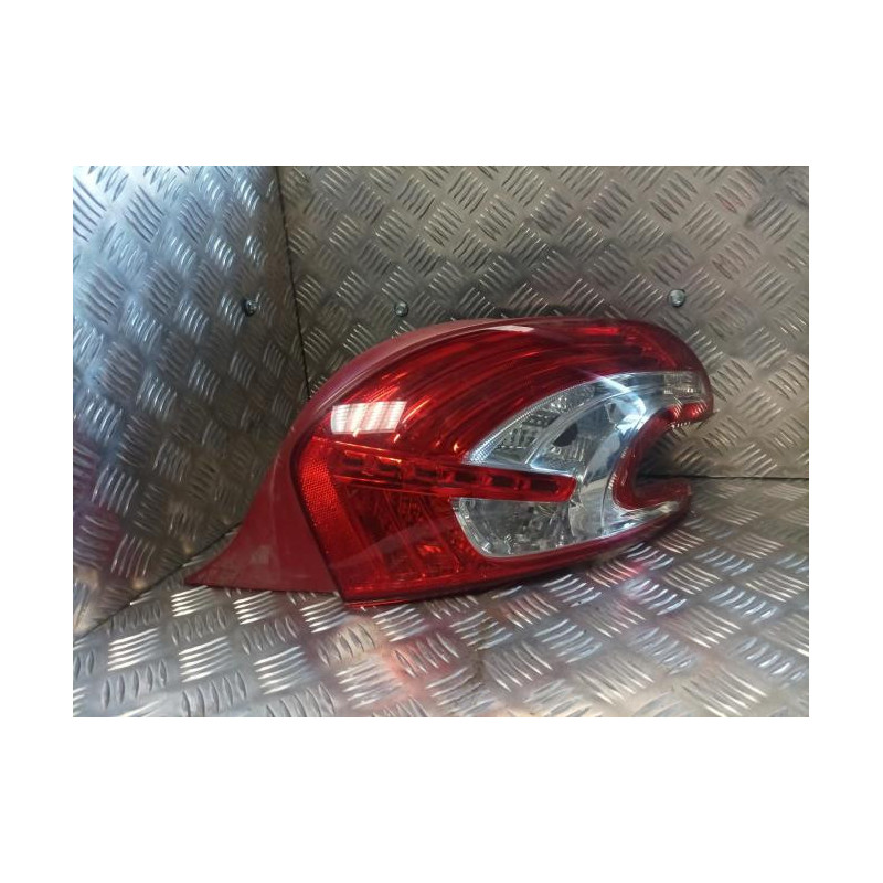 Feu arriere principal droit (feux) PEUGEOT 208 1 PHASE 1 d’occasion
