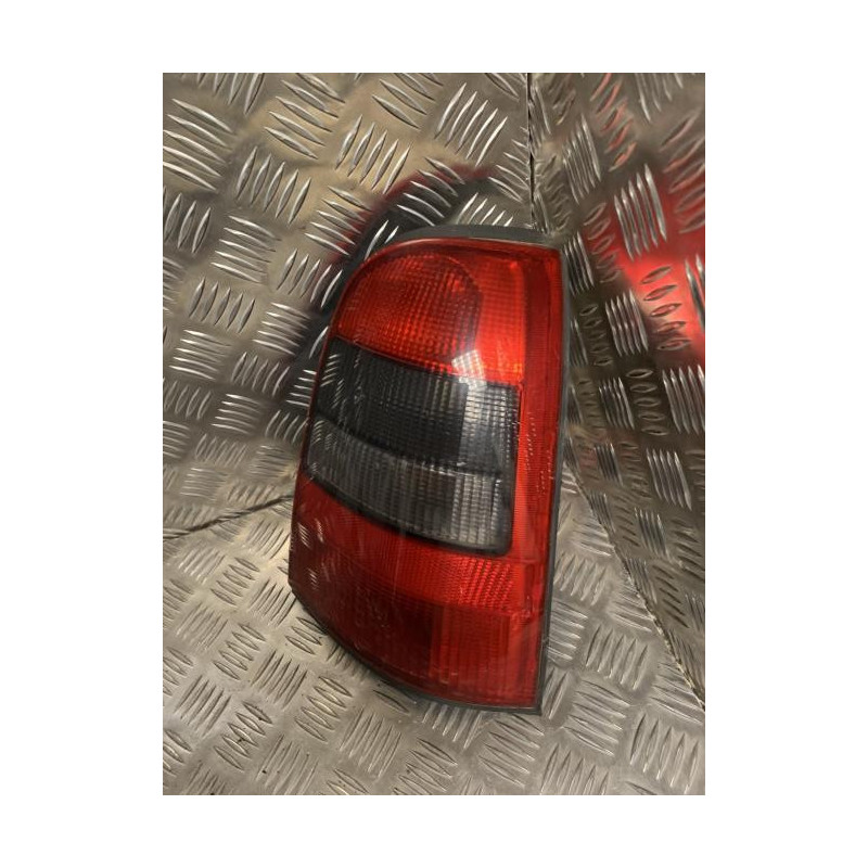 Feu arriere principal droit (feux) OPEL VECTRA B PHASE 1 BREAK d’occasion