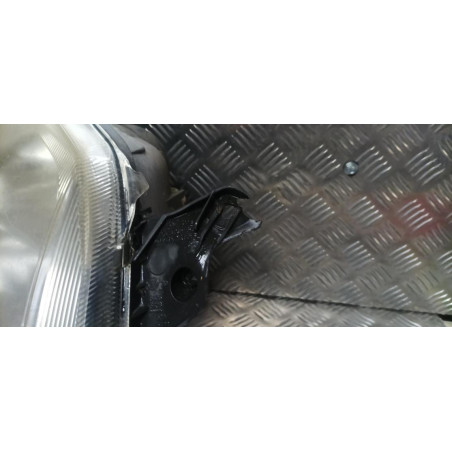 Optique avant principal droit (feux)(phare) OPEL MERIVA A PHASE 2 d’occasion