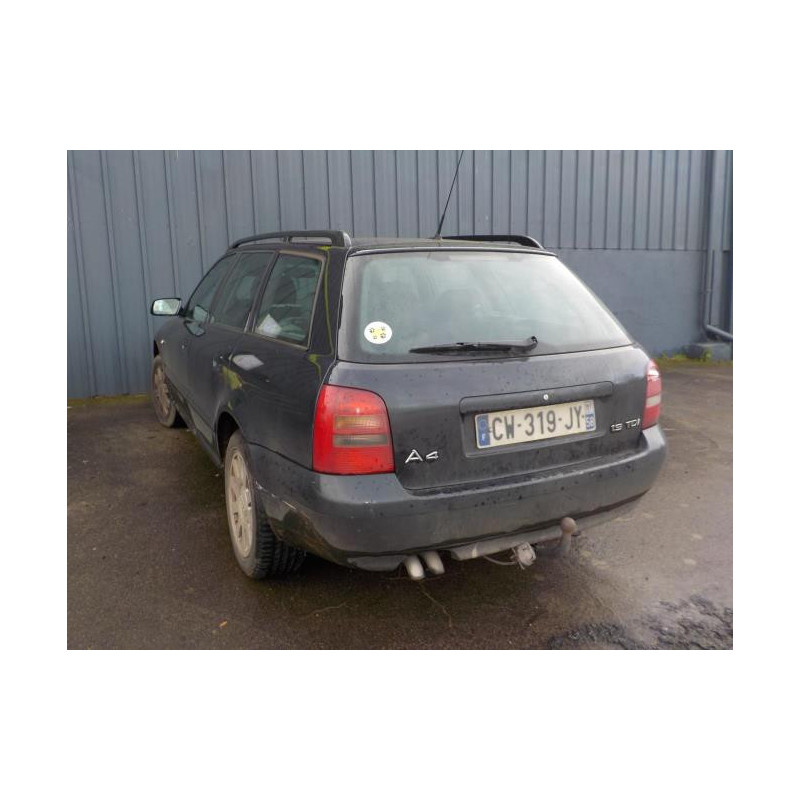 Anti brouillard gauche (feux) AUDI A4 1 AVANT PHASE 2 BREAK d’occasion