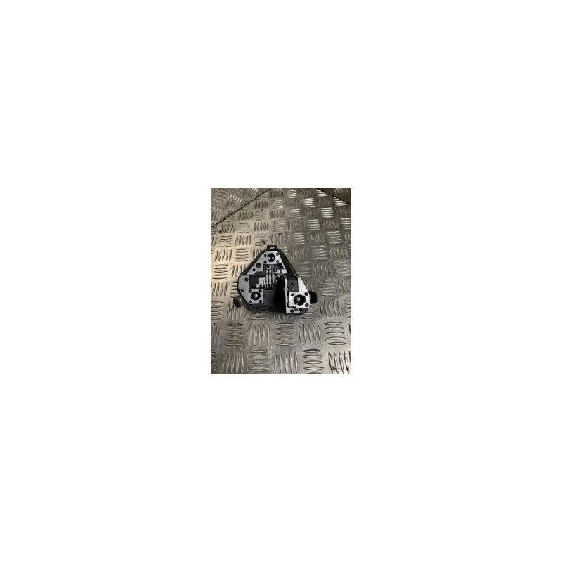 Platine feu arriere gauche RENAULT CLIO 3 PHASE 1 BREAK d’occasion
