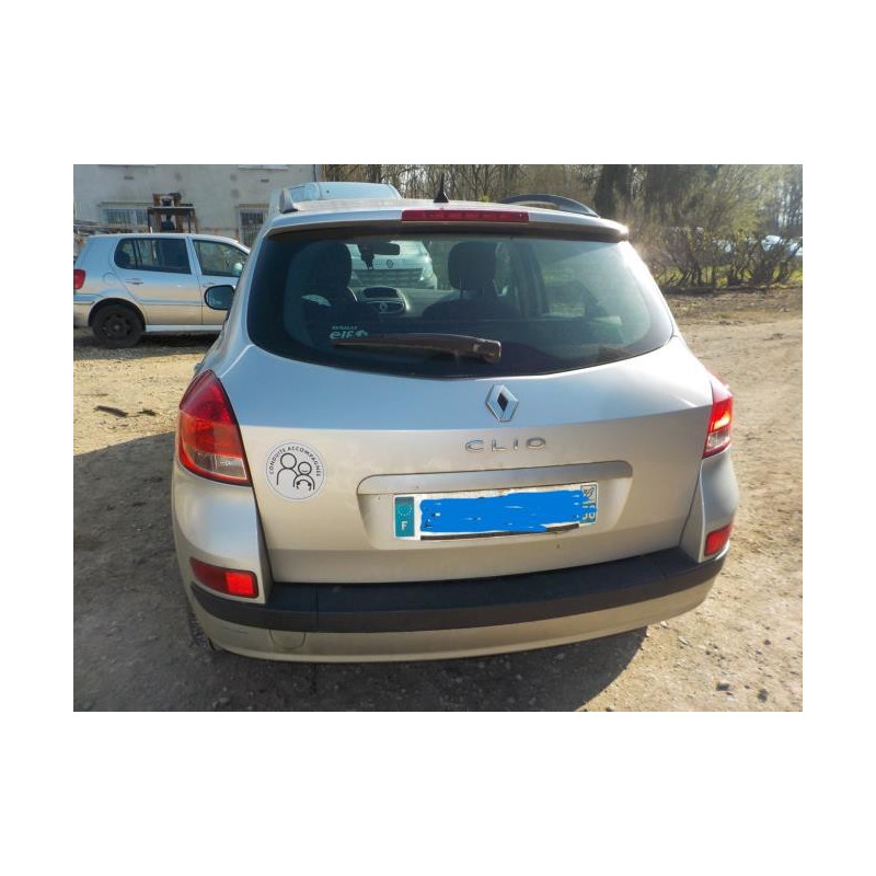 Platine feu arriere gauche RENAULT CLIO 3 PHASE 1 BREAK d’occasion