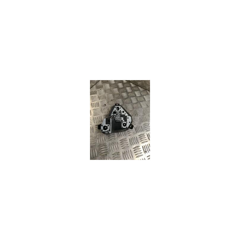 Platine feu arriere droit RENAULT CLIO 3 PHASE 1 BREAK d’occasion