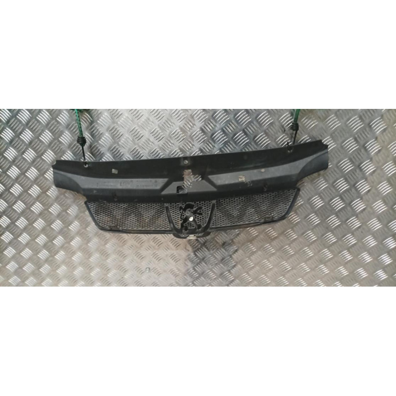 Calandre PEUGEOT 406 PHASE 2 BREAK d’occasion