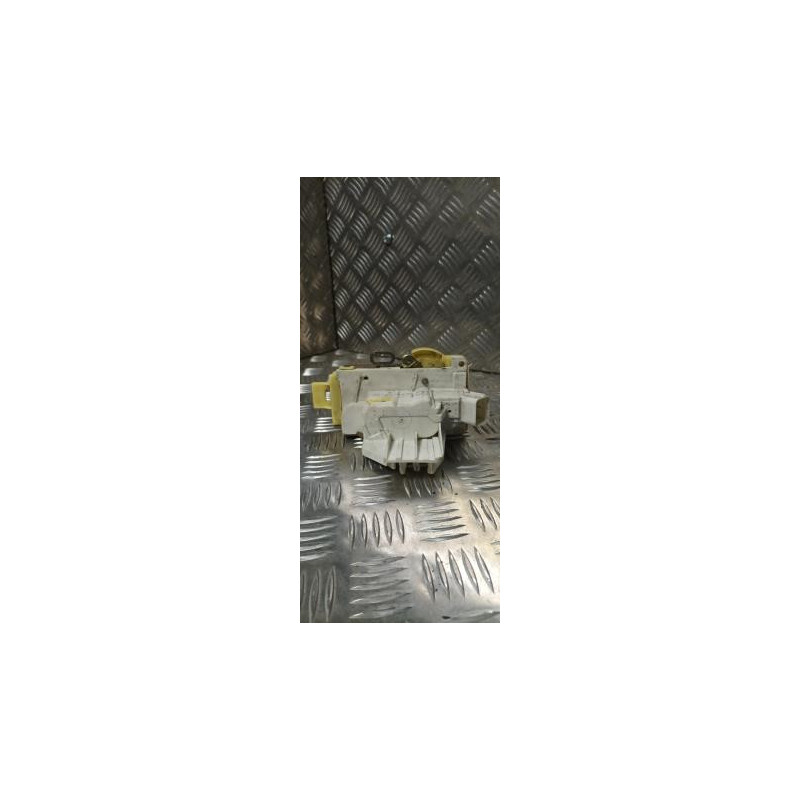 Serrure avant gauche FORD MONDEO 1 PHASE 2 BREAK d’occasion