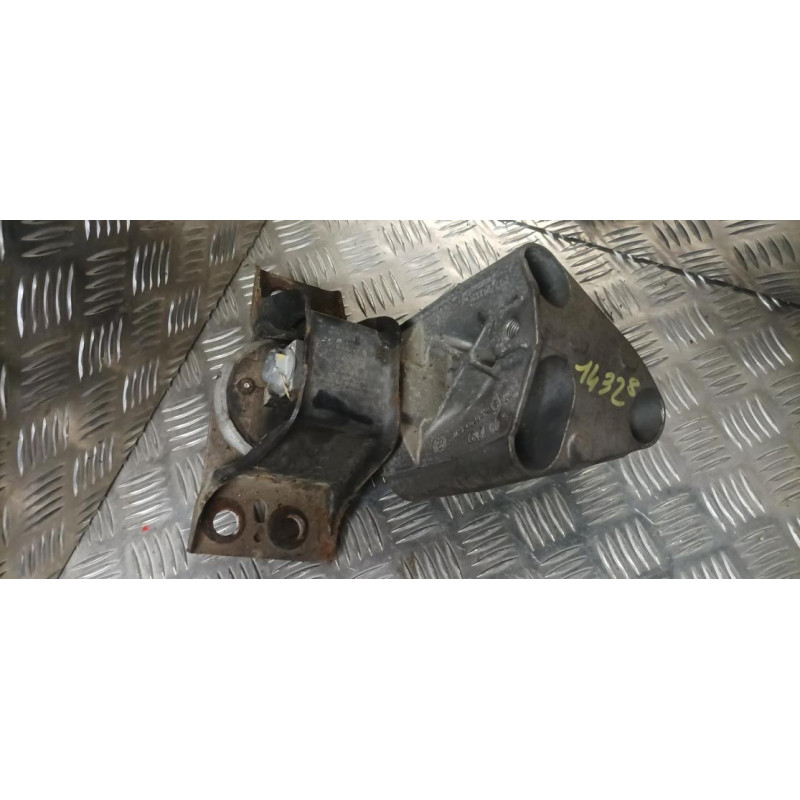 Support moteur droit RENAULT CLIO 3 PHASE 1 BREAK d’occasion