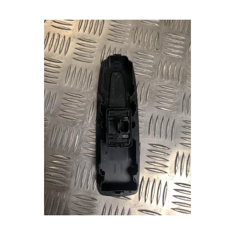 Interrupteur de leve vitre avant droit RENAULT MEGANE 4 PHASE 1 d’occasion