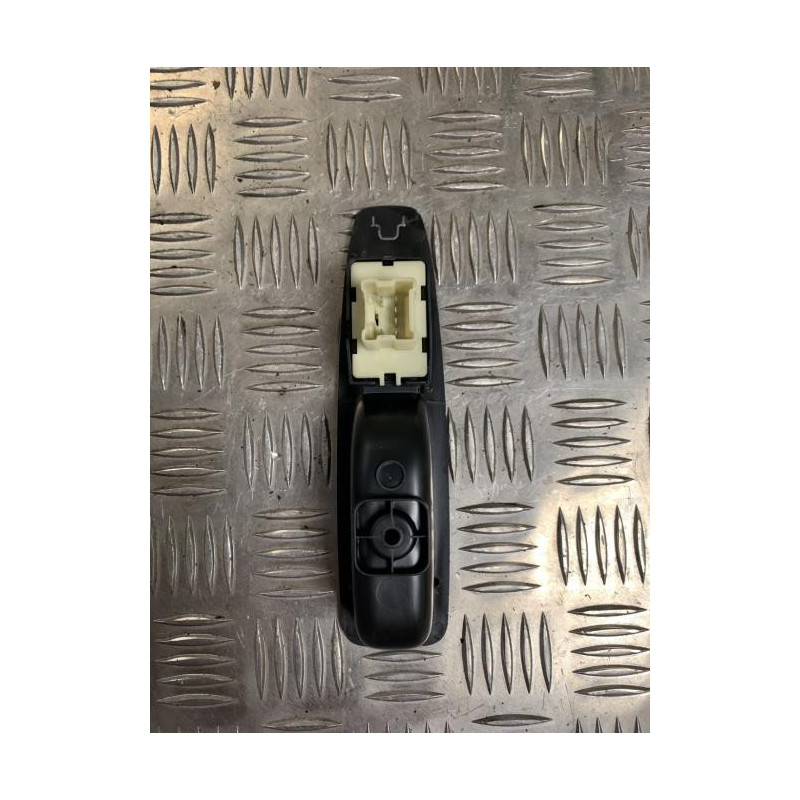 Interrupteur de leve vitre arriere droit RENAULT CLIO 4 PHASE 2 d’occasion