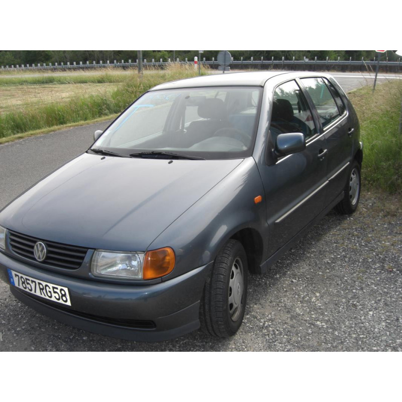 Vitre avant gauche VOLKSWAGEN POLO 3 PHASE 1 d’occasion