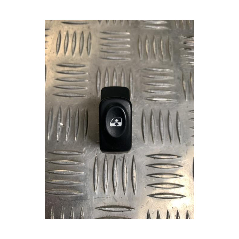 Interrupteur de leve vitre avant droit RENAULT KANGOO 1 PHASE 1 d’occasion