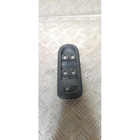 Interrupteur de leve vitre avant gauche RENAULT CLIO 3 PHASE 1 BREAK d’occasion