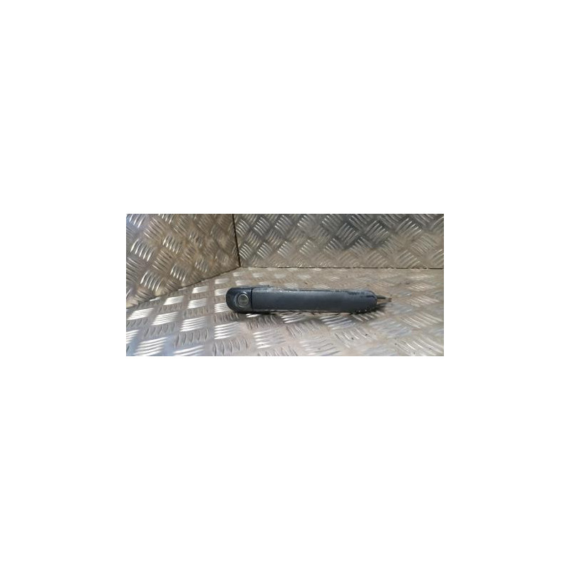 Poignee porte avant gauche VOLKSWAGEN POLO 3 PHASE 2 d’occasion