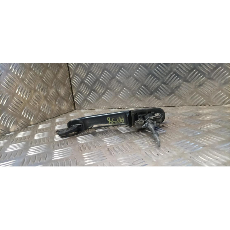 Poignee porte avant gauche VOLKSWAGEN POLO 3 PHASE 2 d’occasion