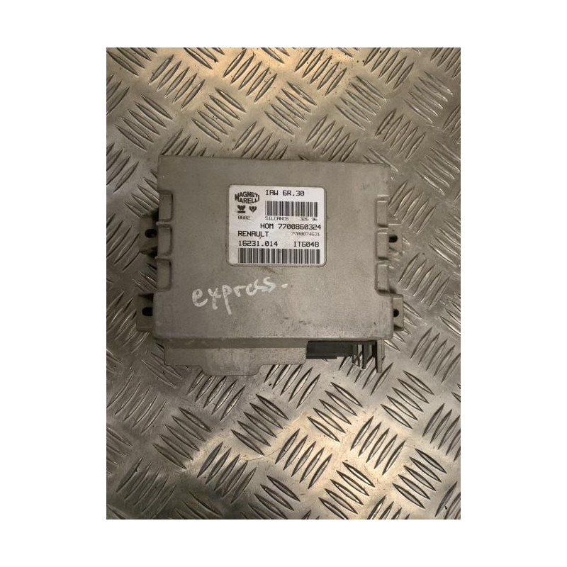 Calculateur moteur RENAULT  d’occasion