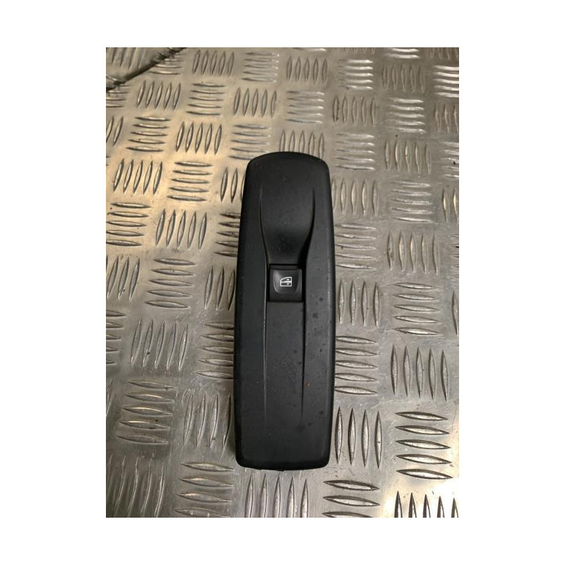 Interrupteur de leve vitre avant droit RENAULT MEGANE 3 PHASE 1 BREAK d’occasion