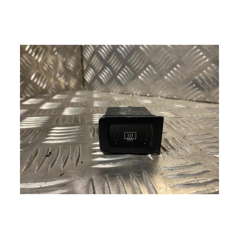 Commande degivrage lunette arriere VOLKSWAGEN GOLF 4 d’occasion