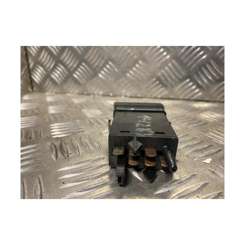 Commande degivrage lunette arriere VOLKSWAGEN GOLF 4 d’occasion