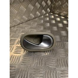 Poignee interieur avant droit RENAULT SCENIC 2 PHASE 2 d’occasion