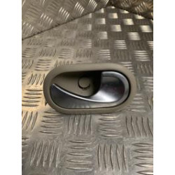 Poignee interieur arriere droit RENAULT SCENIC 2 PHASE 2 d’occasion