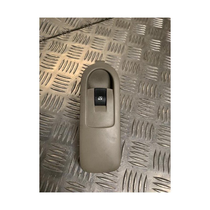 Interrupteur de leve vitre avant droit RENAULT SCENIC 2 PHASE 2 d’occasion