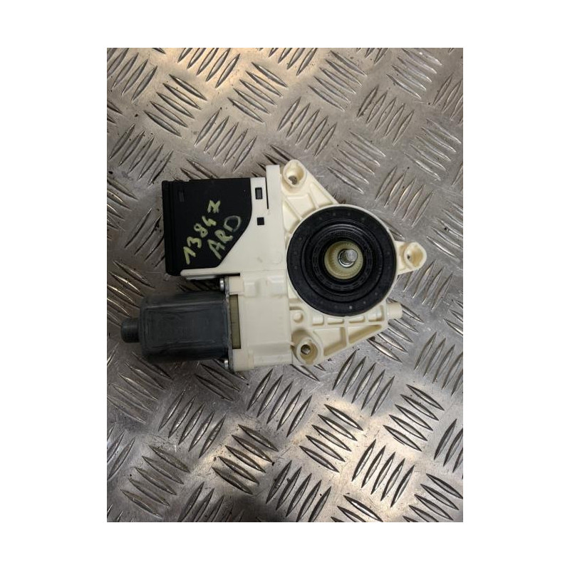 Moteur leve vitre arriere droit RENAULT MEGANE 3 PHASE 1 BREAK d’occasion