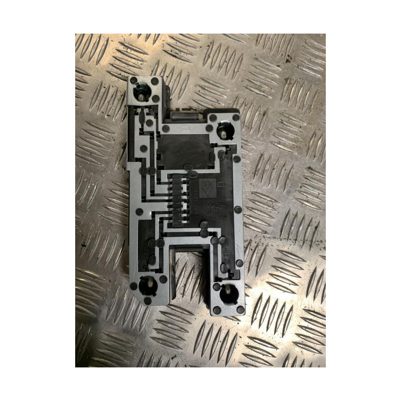 Platine feu arriere droit RENAULT CLIO 1 PHASE 3 d’occasion