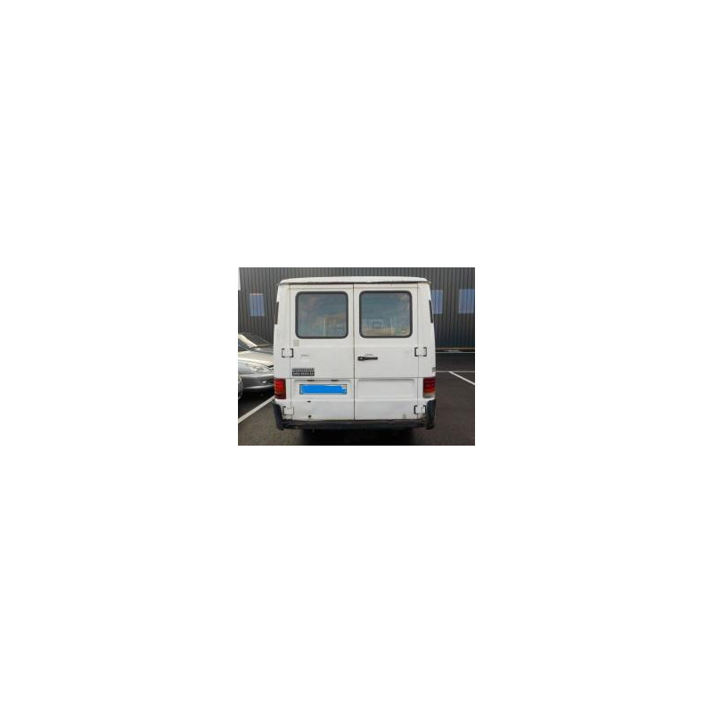 Pare choc arriere MERCEDES MB 100 631 d’occasion