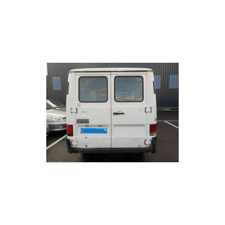 Pare choc arriere MERCEDES MB 100 631 d’occasion