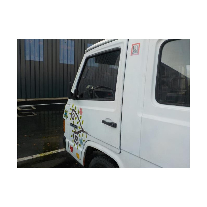 Porte avant droit MERCEDES MB 100 631 d’occasion