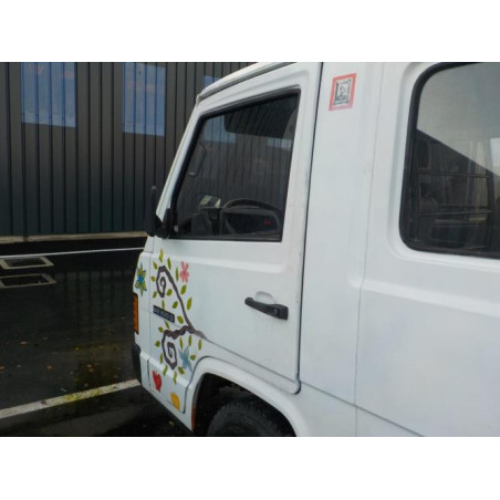 Porte avant droit MERCEDES MB 100 631 d’occasion