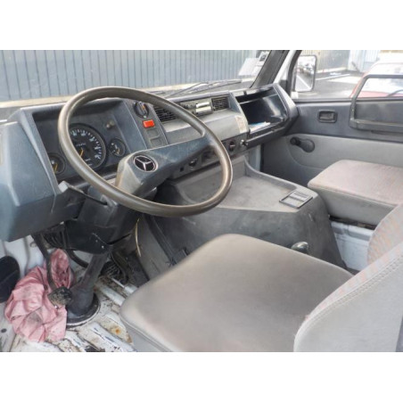 Porte avant droit MERCEDES MB 100 631 d’occasion