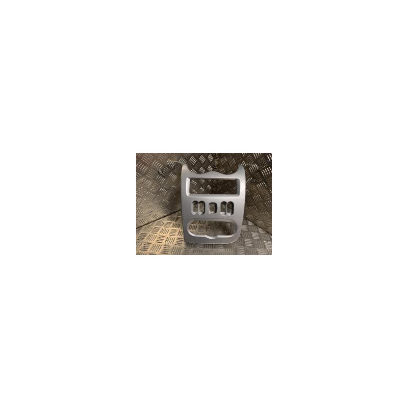 Console central (interieur plastique) DACIA SANDERO 1 d’occasion