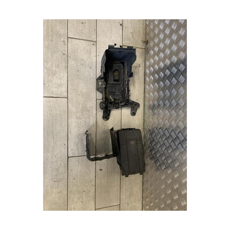 Coffre à batterie VOLKSWAGEN GOLF 5 d’occasion