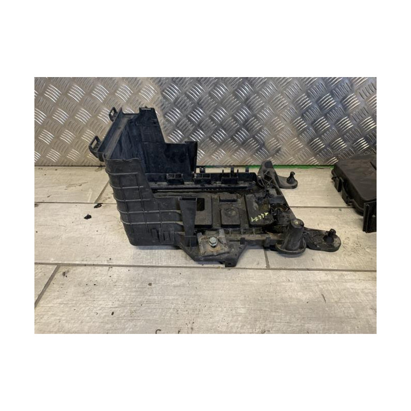 Coffre à batterie VOLKSWAGEN GOLF 5 d’occasion