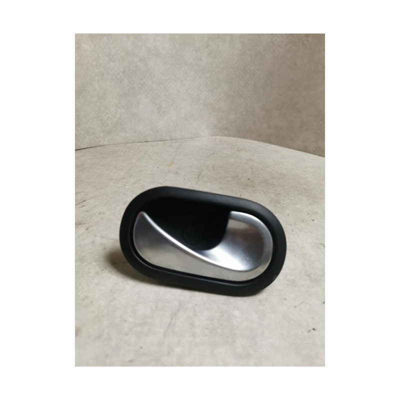 Poignee interieur avant droit RENAULT SCENIC 2 PHASE 2 d’occasion