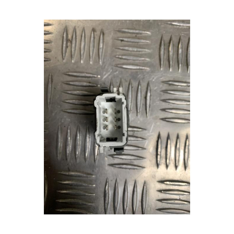Interrupteur de leve vitre arriere gauche RENAULT SCENIC 2 PHASE 1 d’occasion