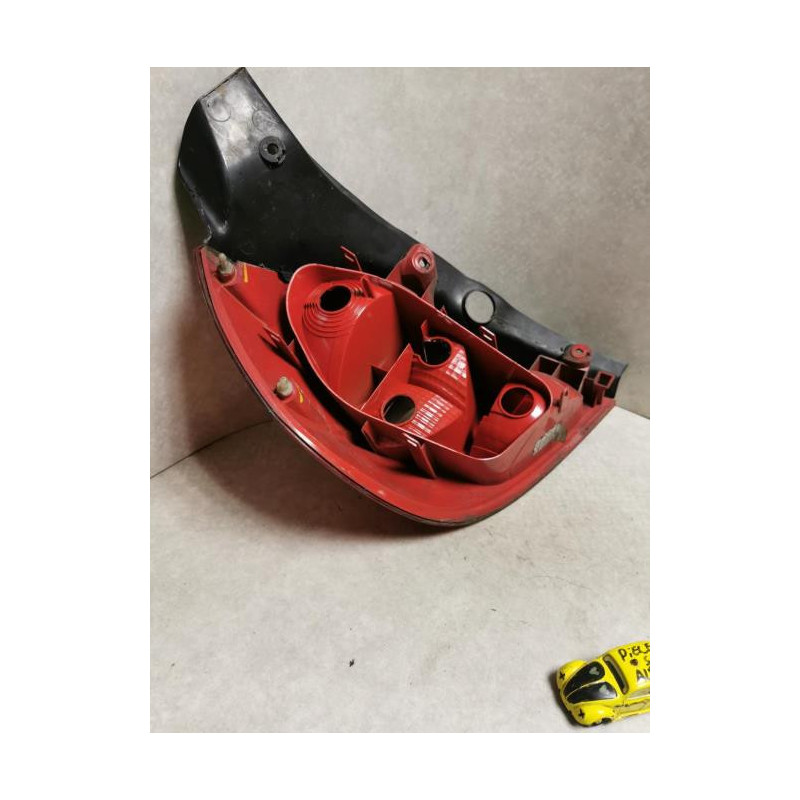 Feu arriere principal droit (feux) RENAULT CLIO 3 PHASE 1 d’occasion