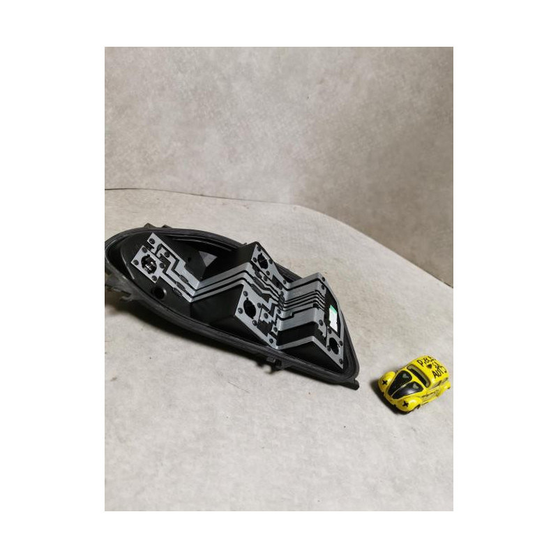 Platine feu arriere droit RENAULT CLIO 3 PHASE 1 d’occasion