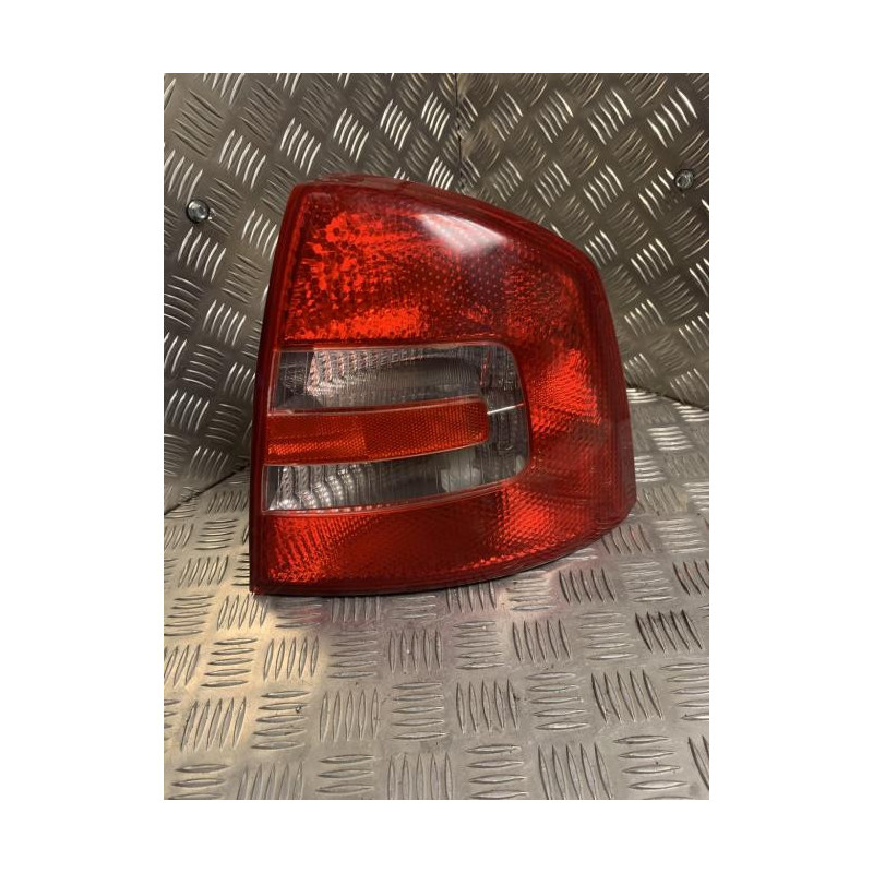 Feu arriere principal droit (feux) SKODA OCTAVIA 2 PHASE 1 d’occasion