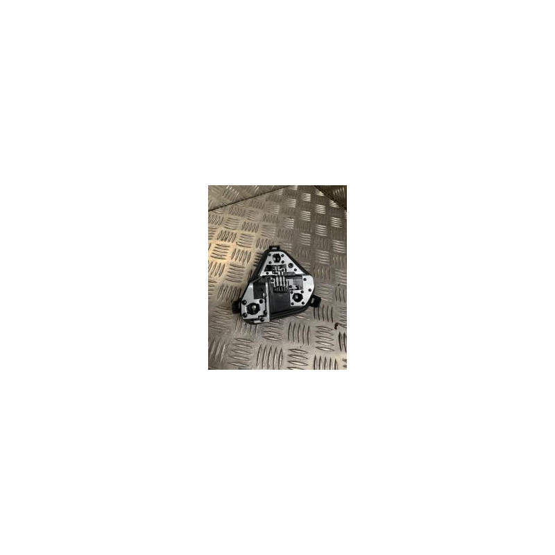 Platine feu arriere gauche RENAULT CLIO 3 PHASE 1 BREAK d’occasion